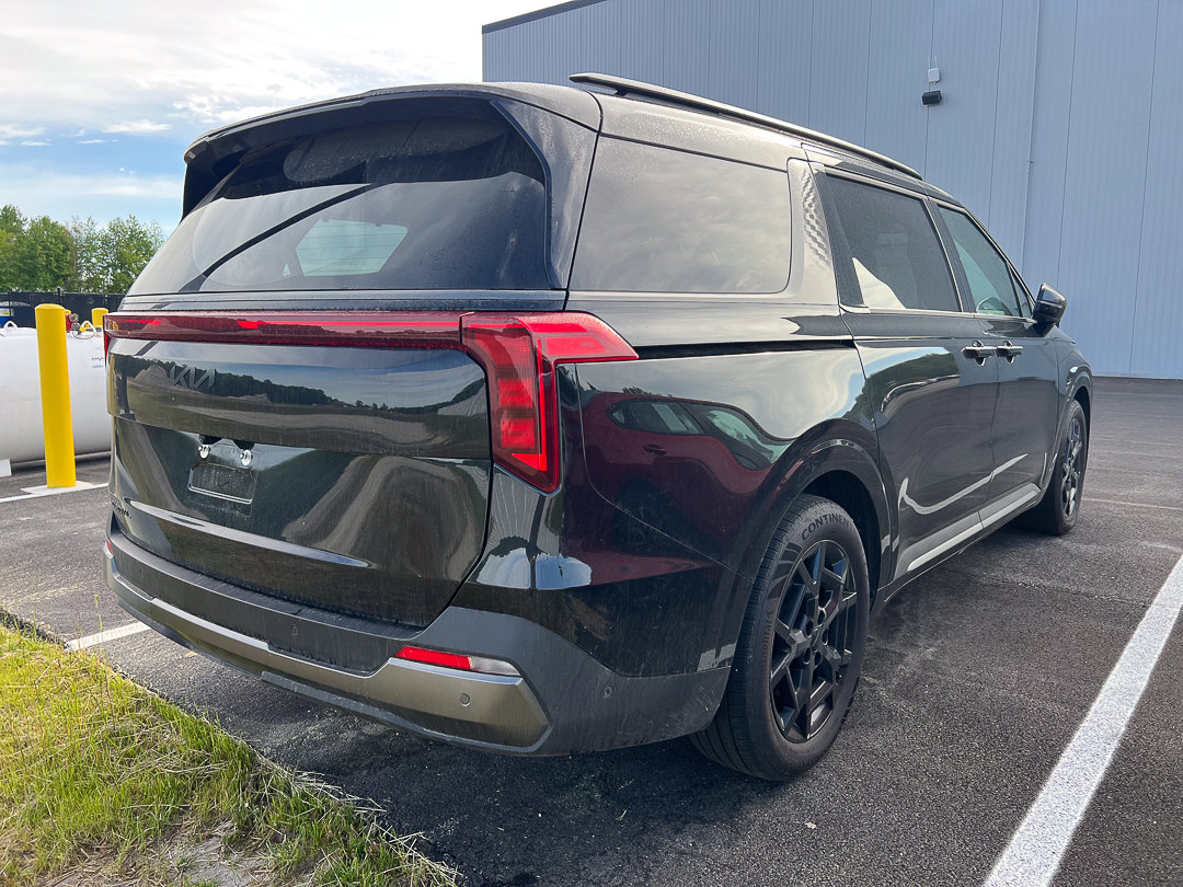 Used 2026 Kia Carnival SX w/ SX Dark Edition Package FWD image 5