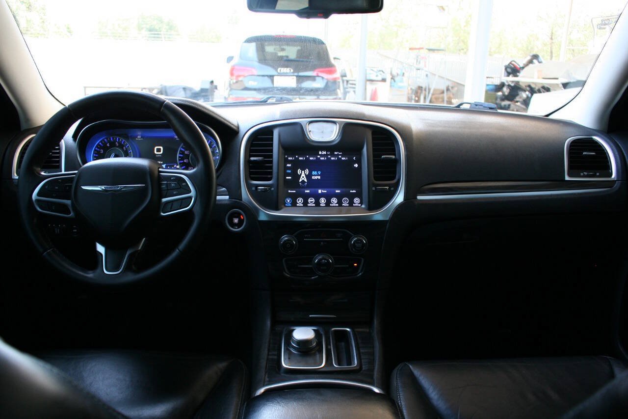Used 2017 Chrysler 300 Limited RWD image 15