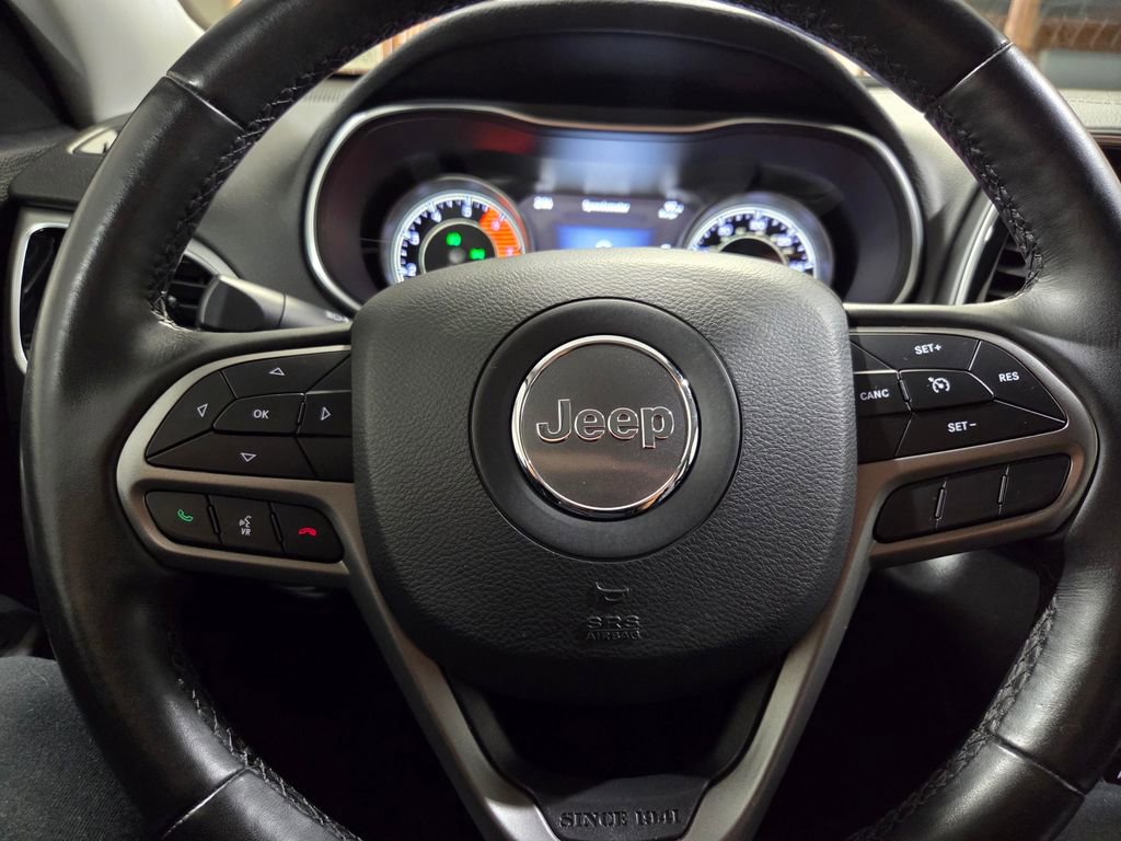 Used 2019 Jeep Cherokee Limited image 8