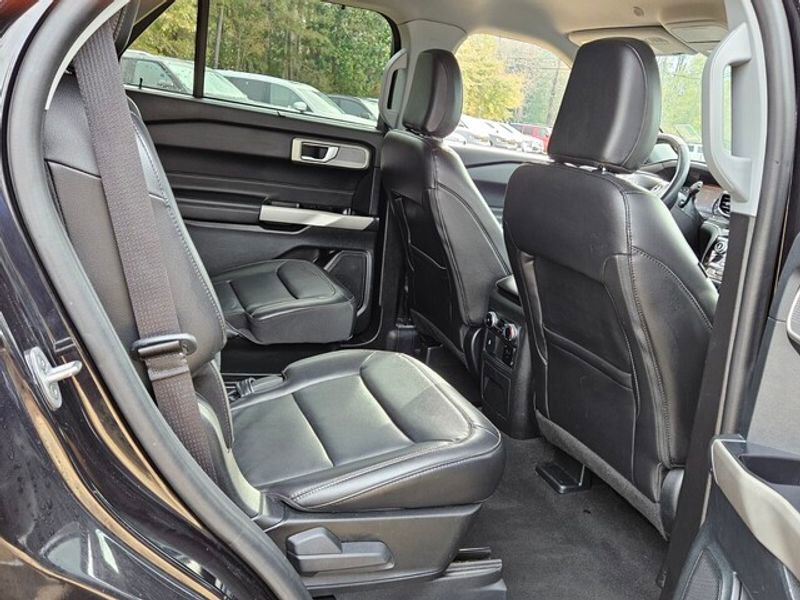 Used 2023 Ford Explorer Limited w/ Equipment Group 301A AWD/4WD image 14