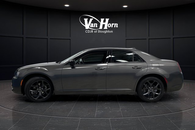 Used 2023 Chrysler 300 Touring w/ Sport Appearance Package RWD image 10
