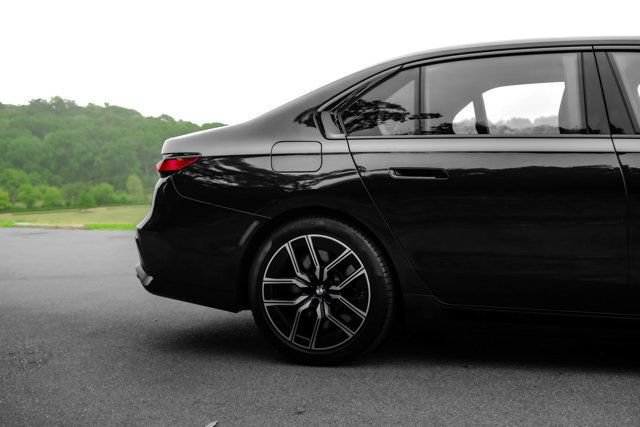 Used 2023 BMW 760i xDrive w/ Luxury Rear Seating Package AWD/4WD image 3