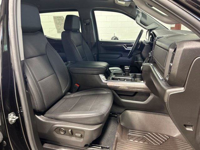 Used 2023 Chevrolet Silverado 1500 LTZ w/ Technology Package AWD/4WD image 12