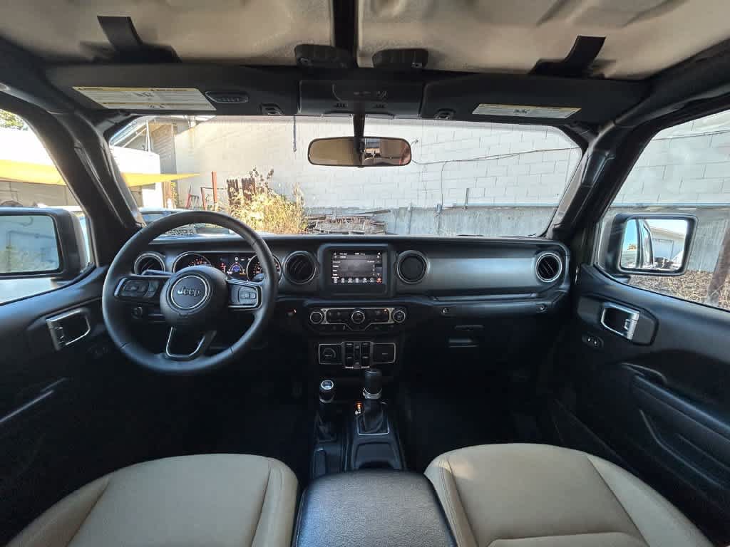 Used 2023 Jeep Gladiator Sport AWD/4WD image 10