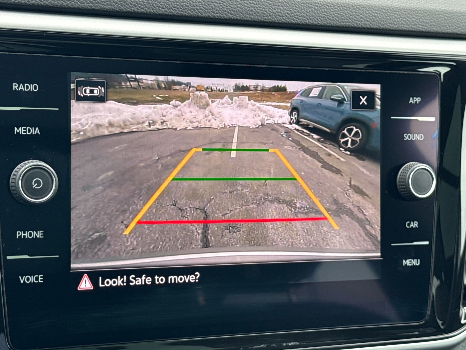 Used 2022 Volkswagen Atlas Cross Sport SE w/ Panoramic Sunroof Package image 32