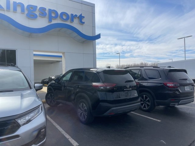 Used 2023 Nissan Rogue SV image 24