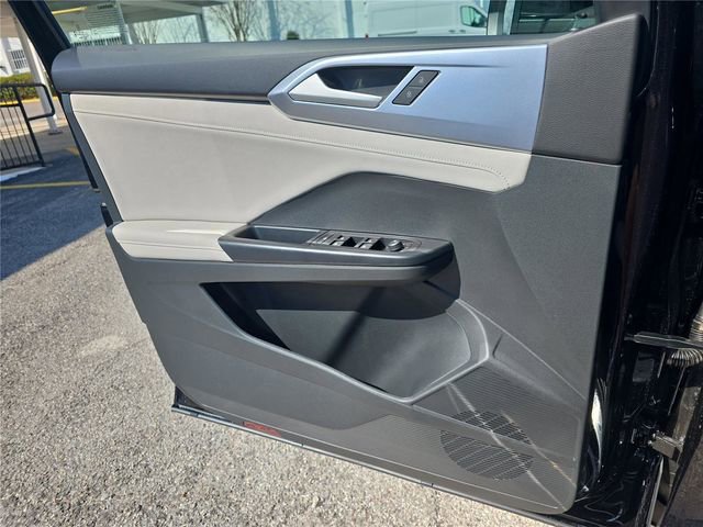 New 2026 Volkswagen Taos SE image 14