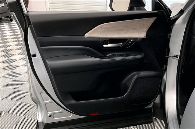 Used 2024 Toyota Grand Highlander Platinum image 18