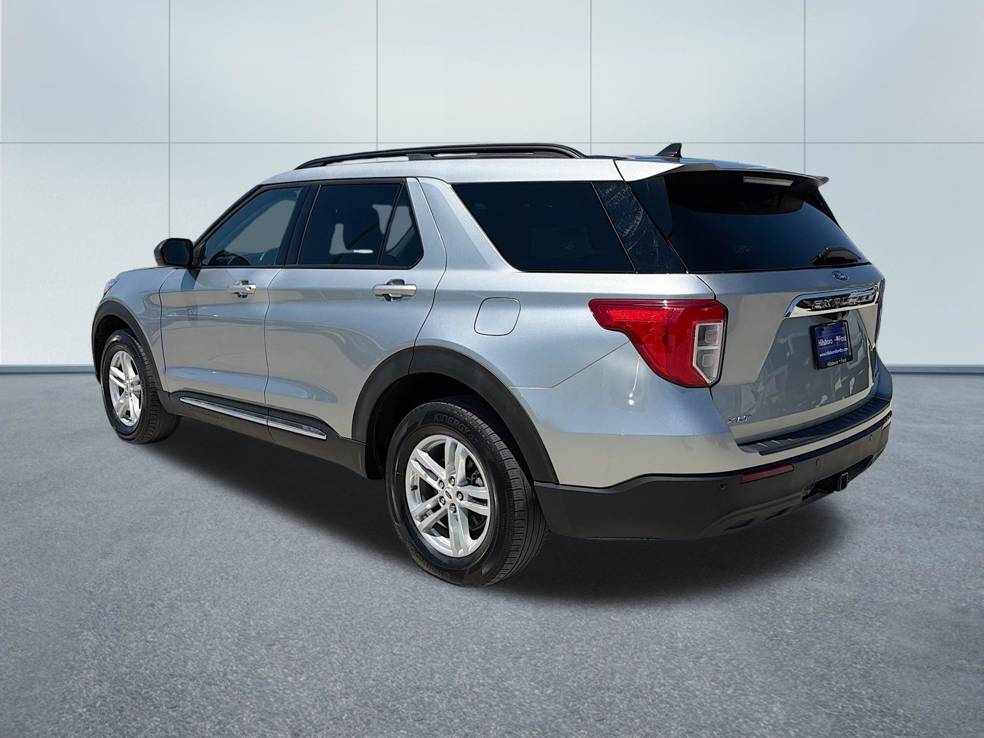 Used 2024 Ford Explorer XLT w/ Class IV Trailer Tow Package AWD/4WD image 9