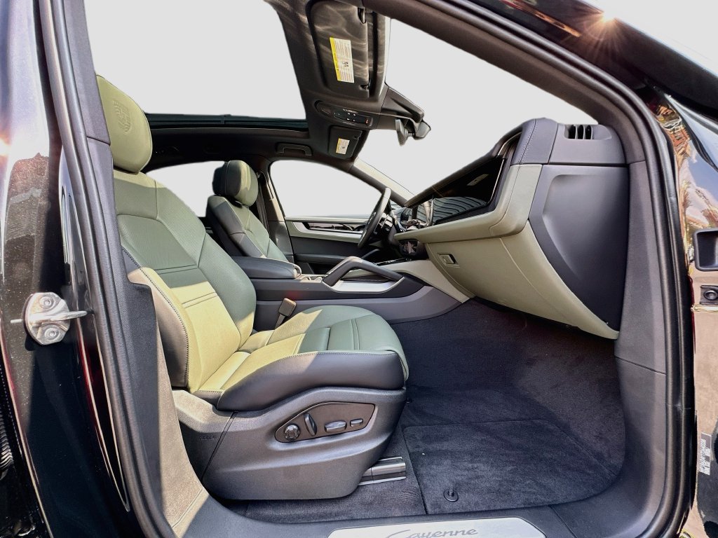 New 2026 Porsche Cayenne Coupe AWD/4WD image 29