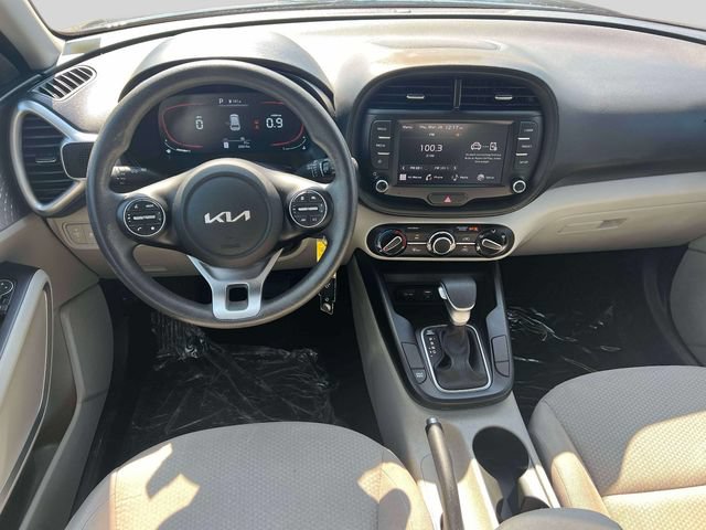 Used 2023 Kia Soul LX w/ LX Technology Package FWD image 12