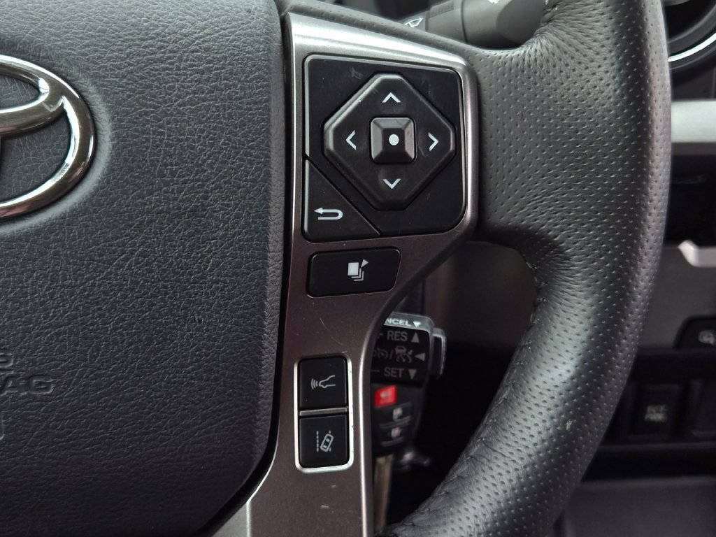 Used 2018 Toyota Tacoma SR5 RWD image 20