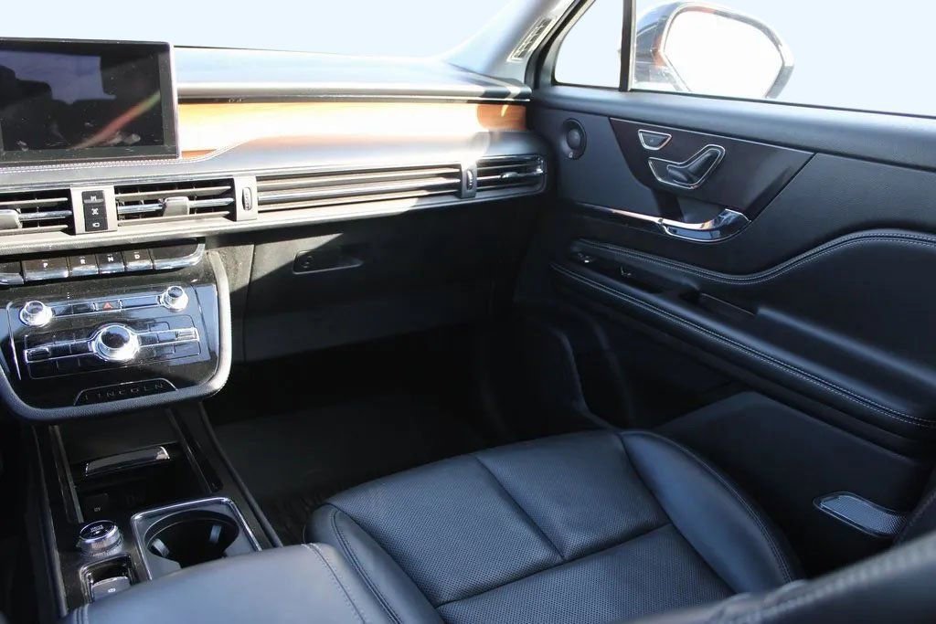 Used 2021 Lincoln Corsair Reserve w/ Equipment Group 201A image 30