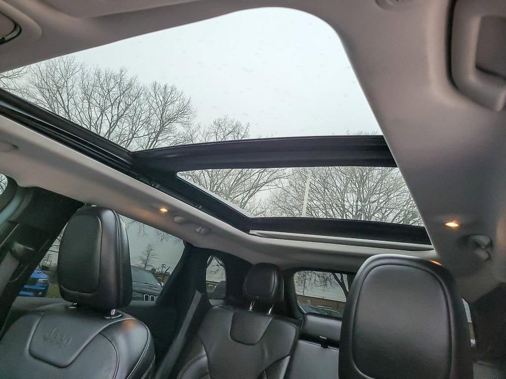 Used 2021 Jeep Cherokee Latitude Lux w/ Sun & Sound Group image 10