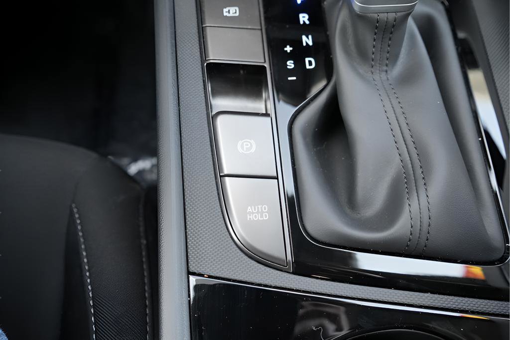 Used 2025 Hyundai Elantra SEL FWD image 31