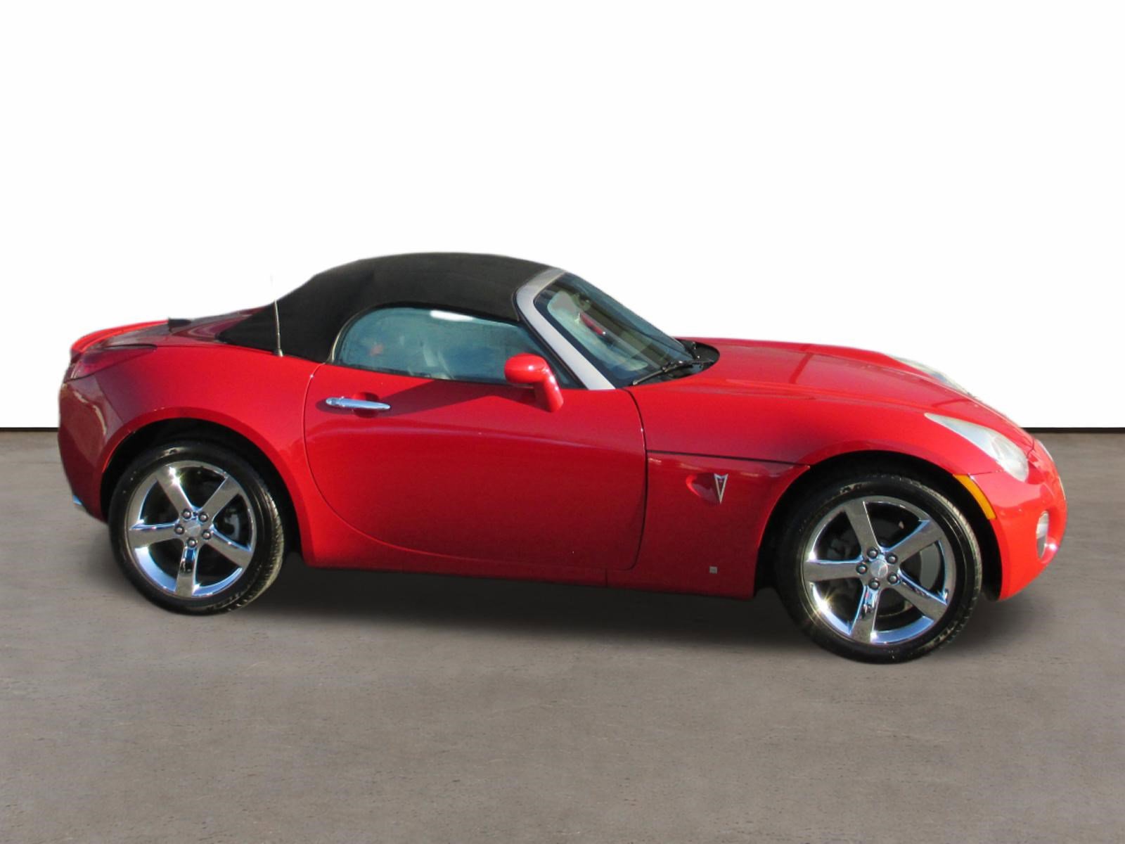 Used 2007 Pontiac Solstice Convertible w/ Premium Package image 2
