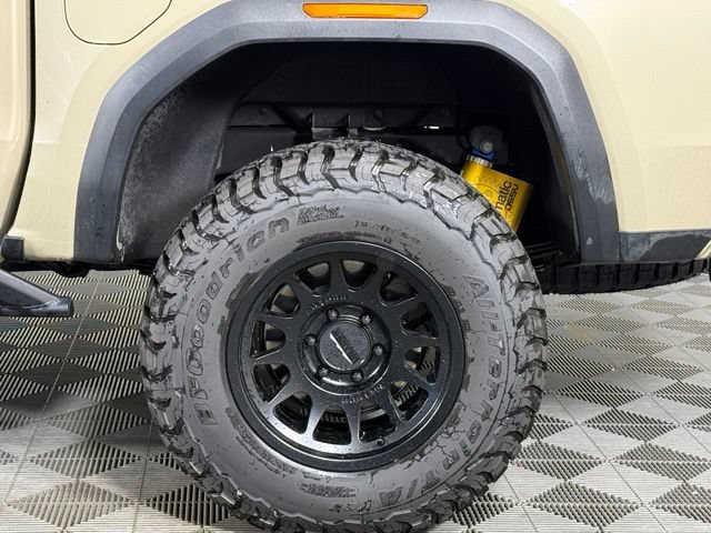 Used 2024 GMC Canyon AT4X AWD/4WD image 14