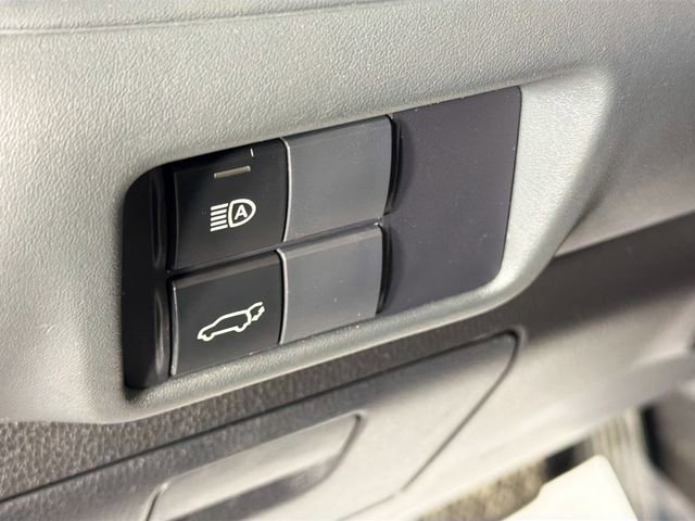 Used 2020 Toyota Highlander XLE image 11