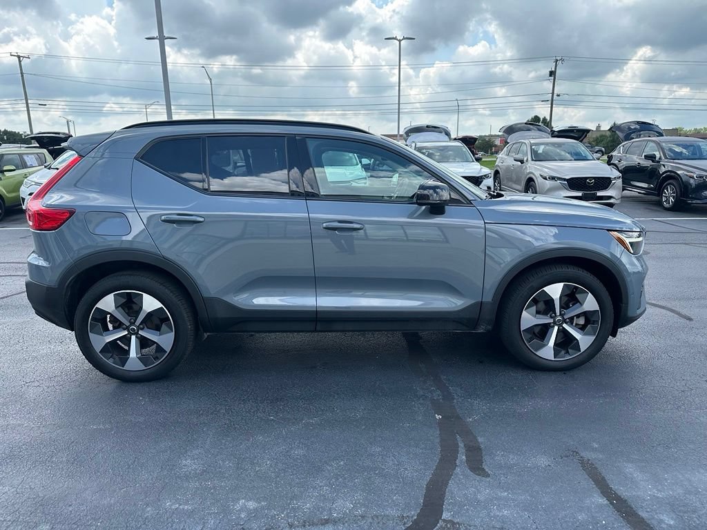 Used 2023 Volvo XC40 B5 Ultimate AWD/4WD image 4