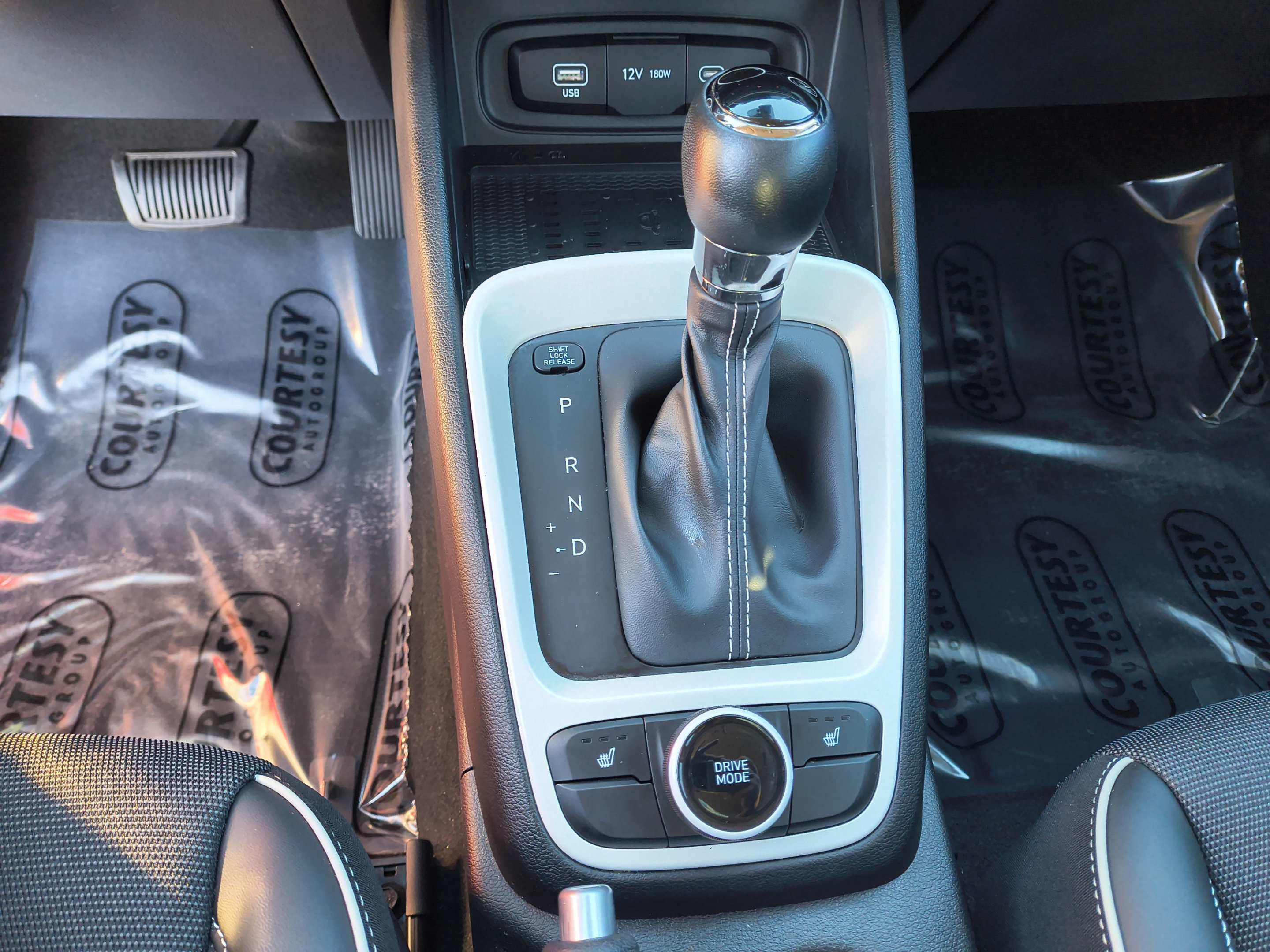 Certified 2023 Hyundai Venue Limited FWD image 24