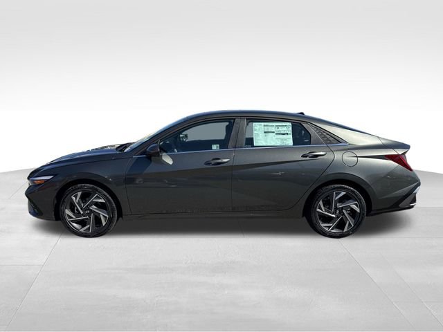 Used 2025 Hyundai Elantra SEL image 2