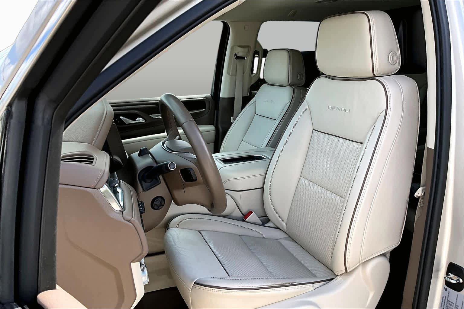 Used 2024 GMC Yukon Denali w/ Advanced Technology Package AWD/4WD image 15