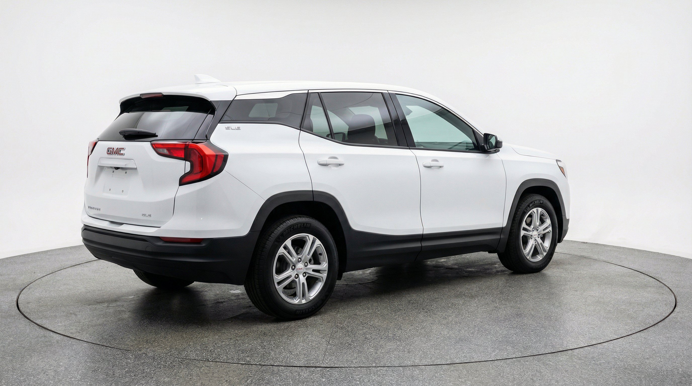 Used 2024 GMC Terrain SLE FWD image 9