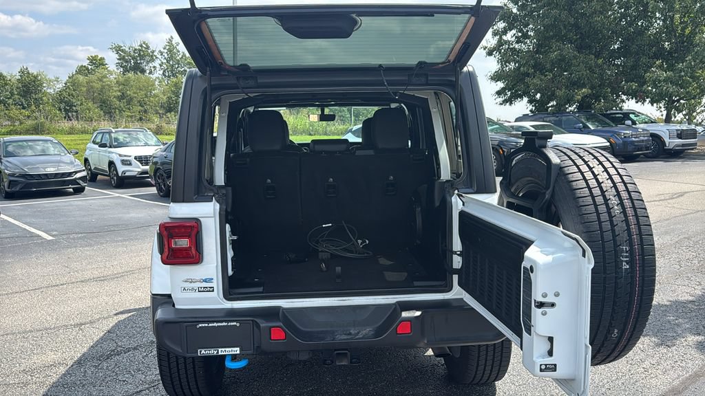 Used 2023 Jeep Wrangler Unlimited Sahara w/ Cold Weather Group AWD/4WD image 9