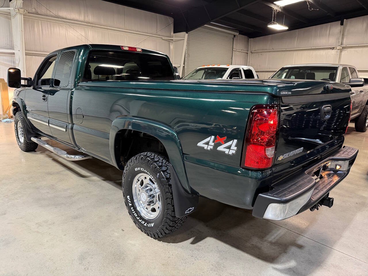 Used 2006 Chevrolet Silverado 2500 LT w/ Heavy-Duty Power Package AWD/4WD image 2