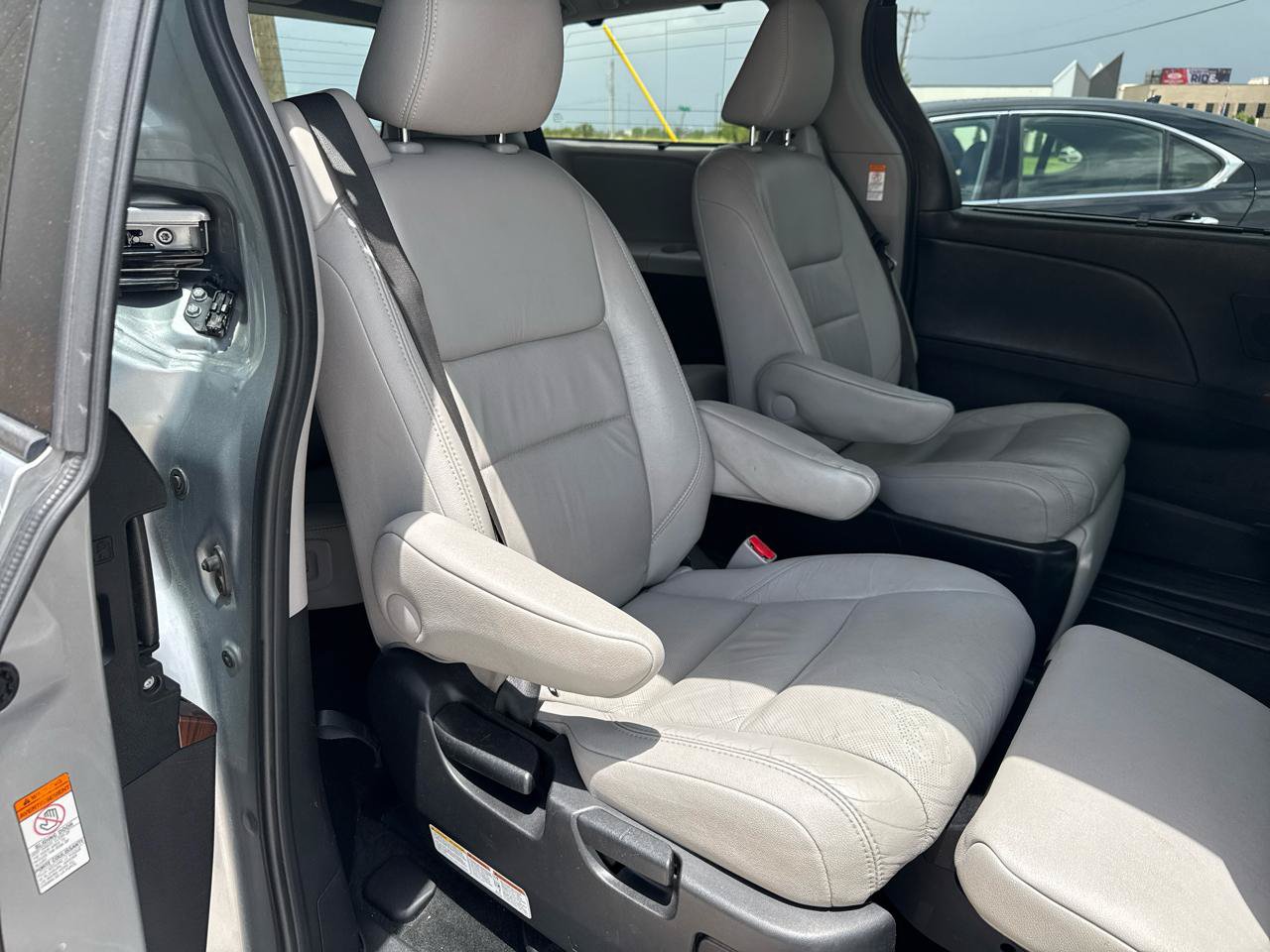 Used 2016 Toyota Sienna Limited Premium FWD image 45