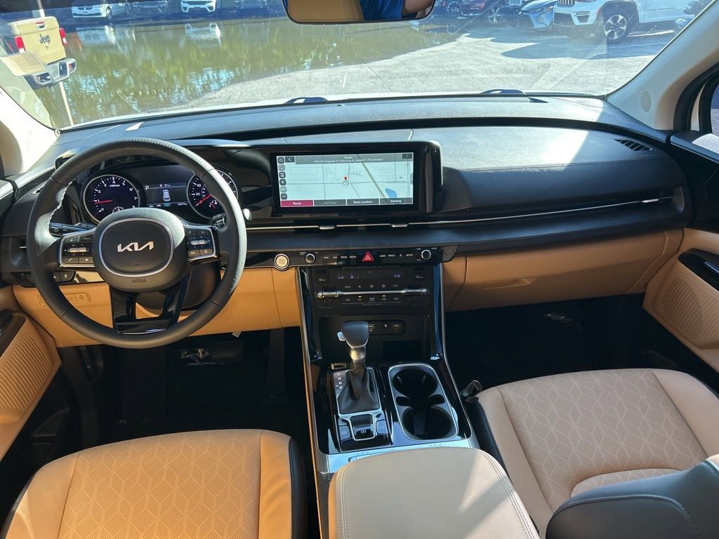 Used 2023 Kia Carnival EX image 34