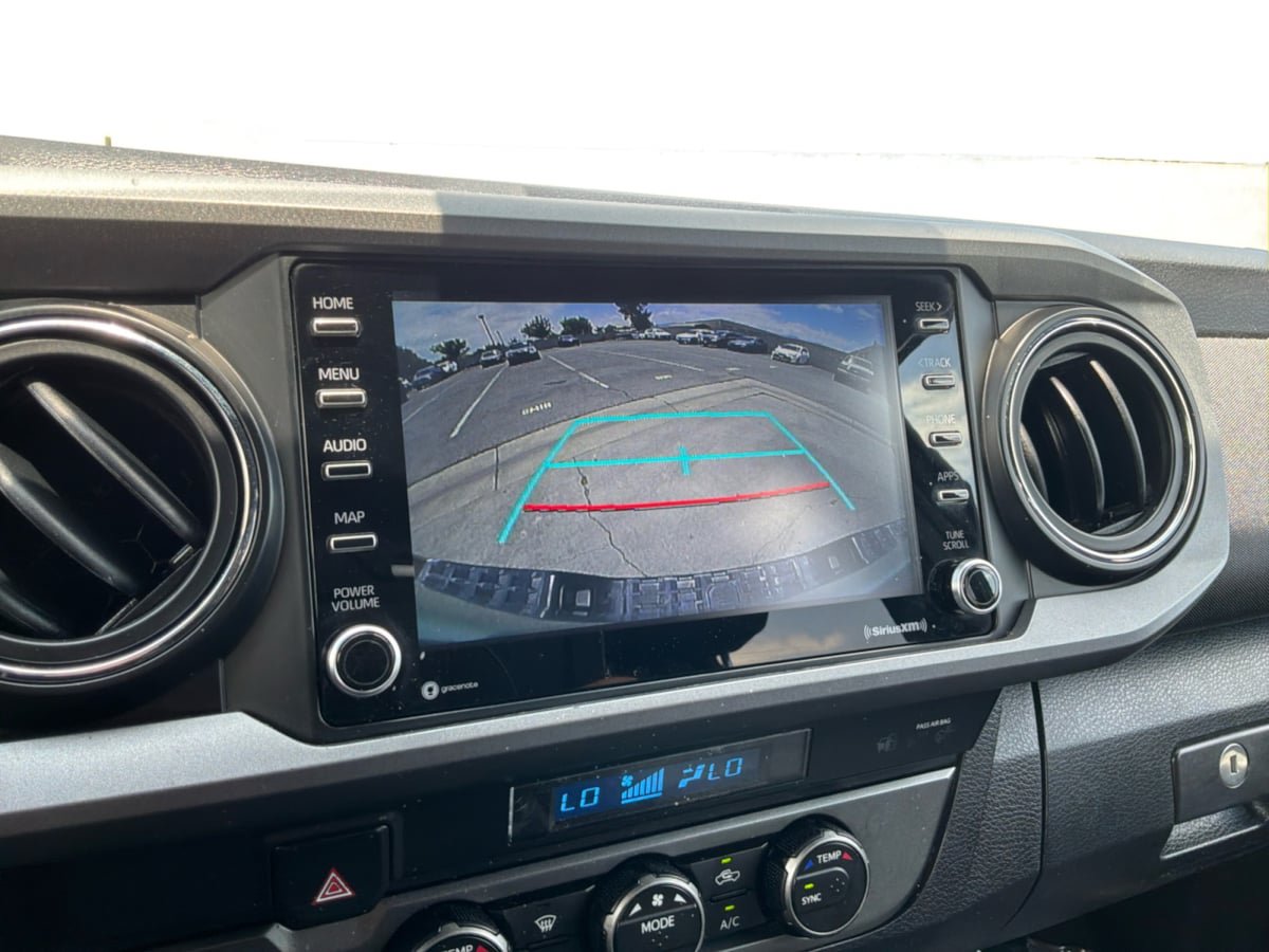 Used 2022 Toyota Tacoma TRD Off-Road w/ Technology Package AWD/4WD image 13