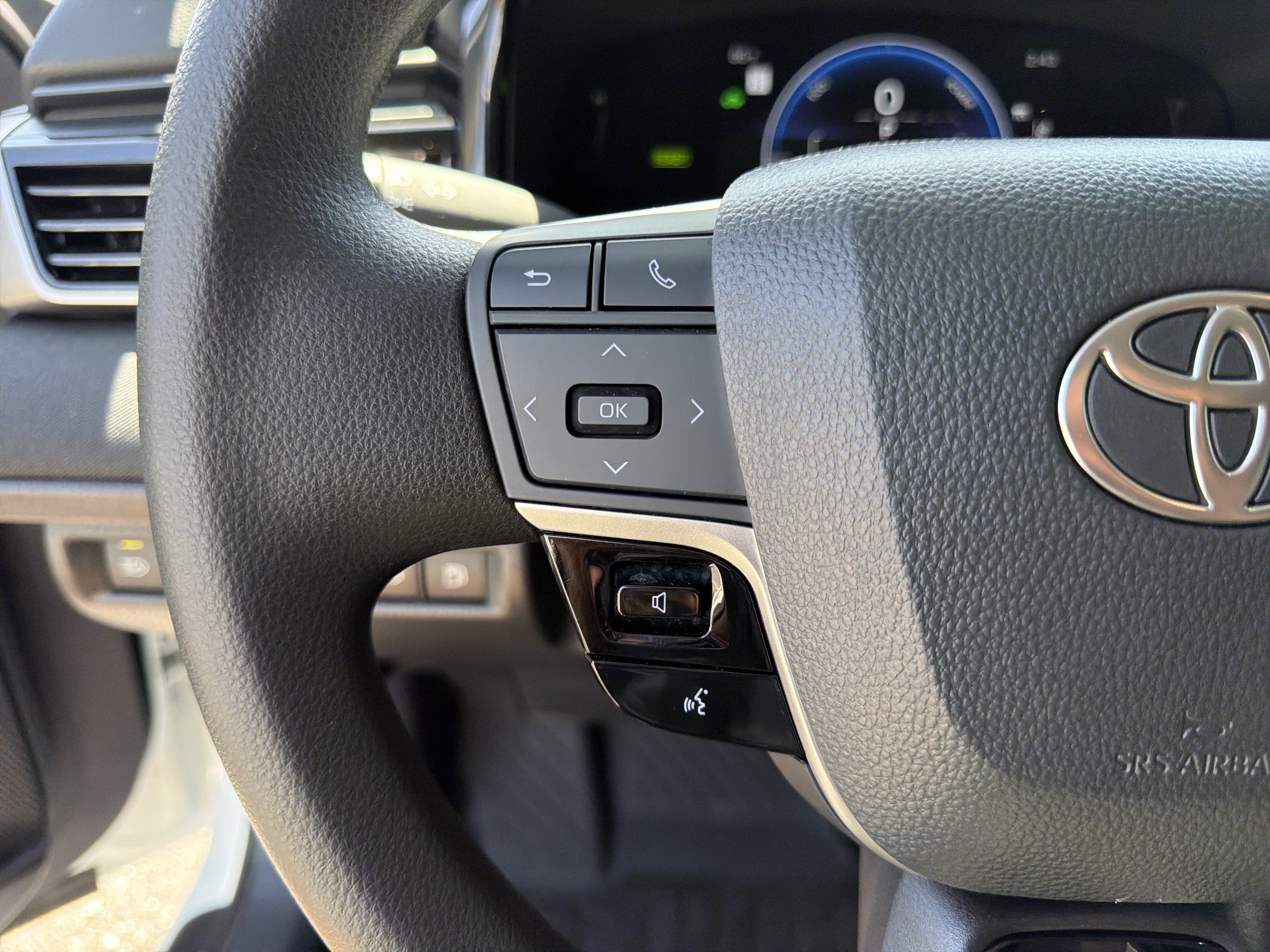 Used 2025 Toyota Camry LE FWD image 24