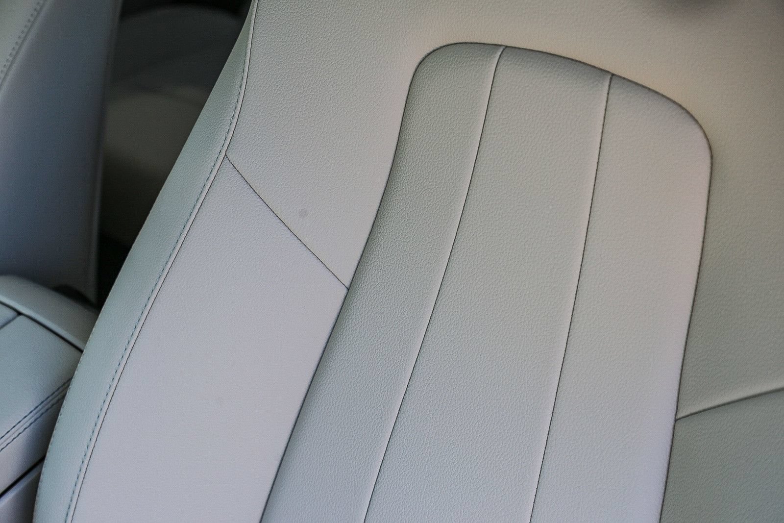 Used 2024 Mercedes-Benz EQB 300 4MATIC image 23