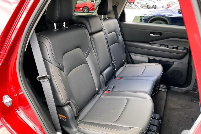 New 2026 Nissan Pathfinder SL FWD image 15