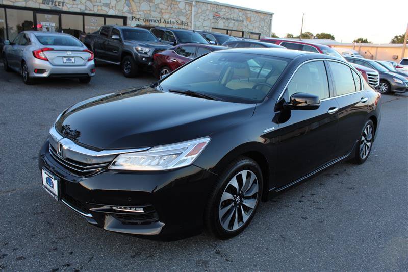 Used 2017 Honda Accord Touring image 3