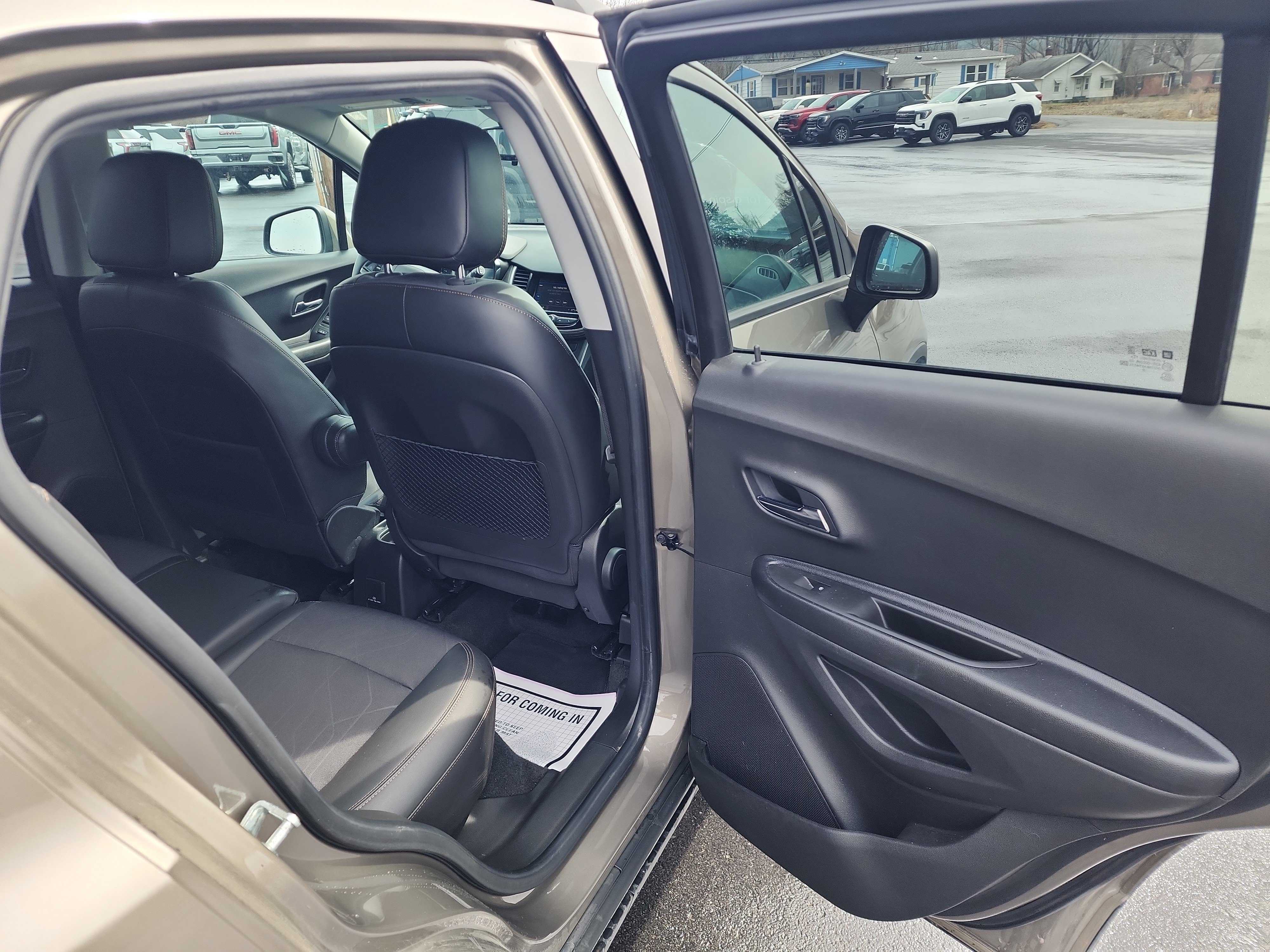 Used 2021 Chevrolet Trax LT w/ LT Convenience Package image 28