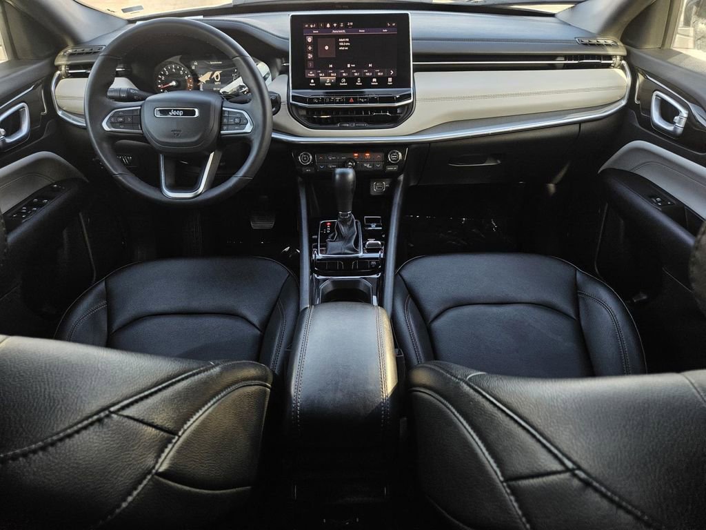 Used 2024 Jeep Compass Limited image 30