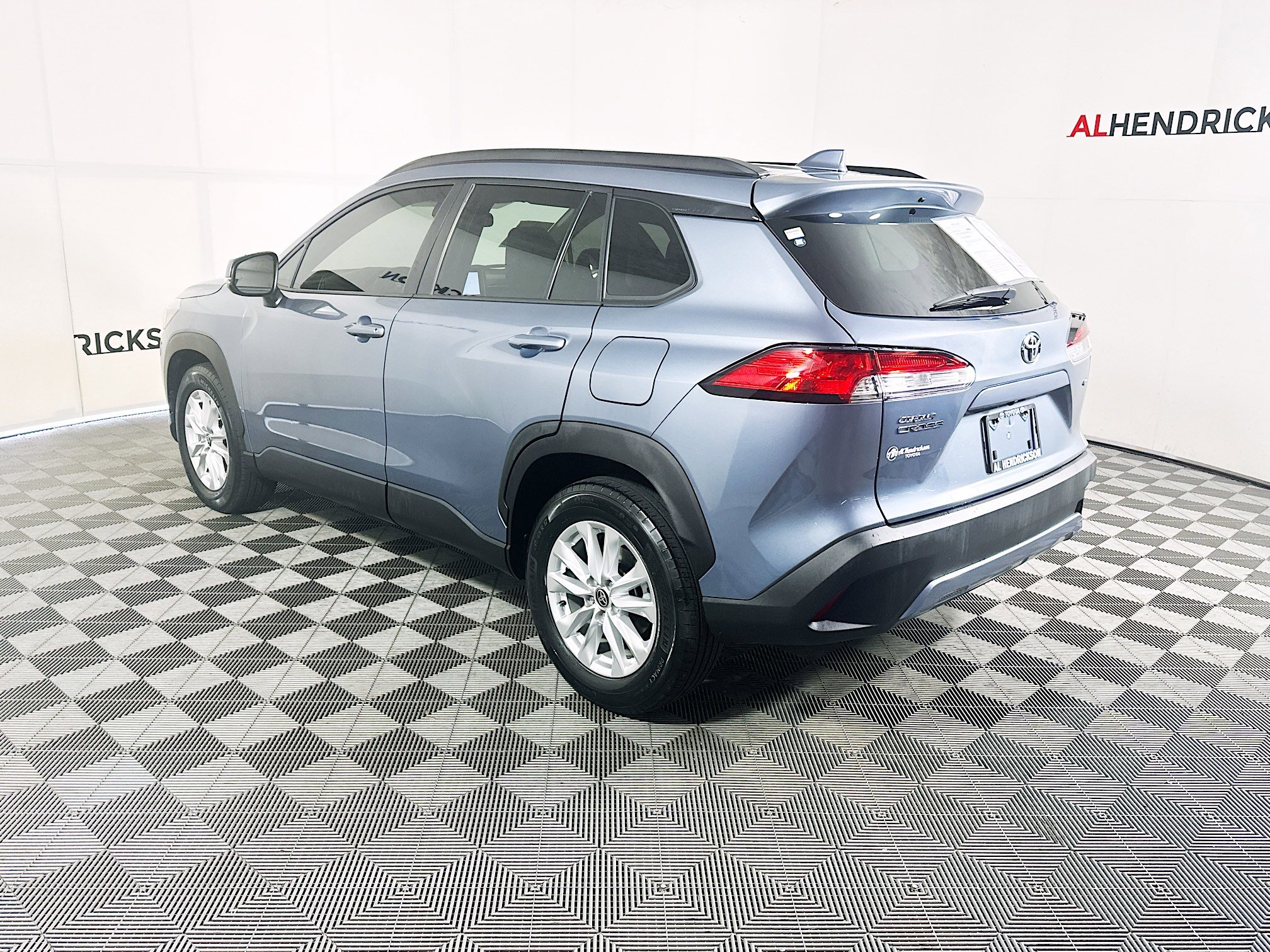 Used 2023 Toyota Corolla Cross LE image 3