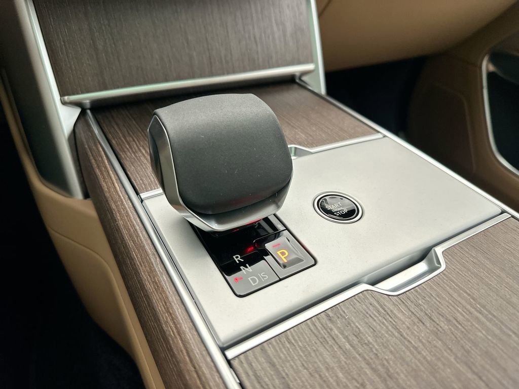 New 2025 Land Rover Range Rover SE image 11