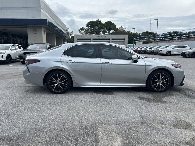 Used 2024 Toyota Camry SE w/ Convenience Package FWD image 3