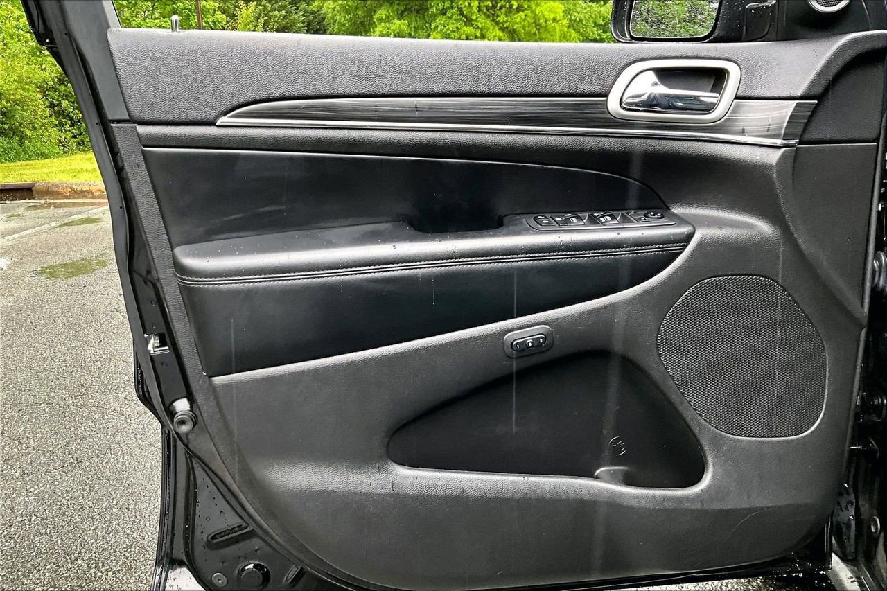 Used 2019 Jeep Grand Cherokee Limited AWD/4WD image 27
