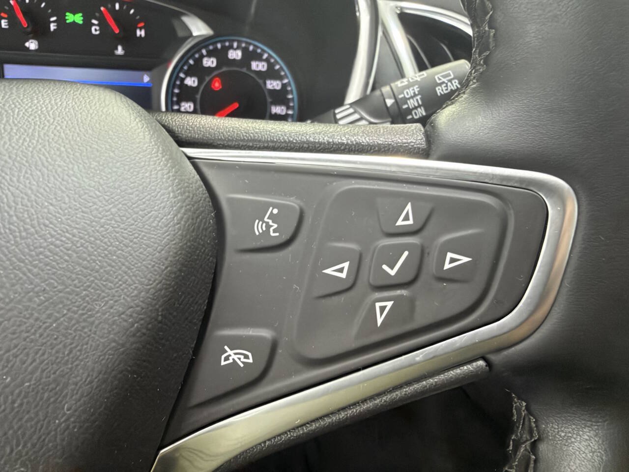 Used 2023 Chevrolet Equinox LT AWD/4WD image 18