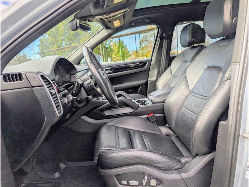 Used 2020 Porsche Cayenne image 14