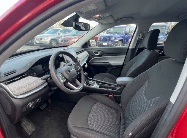 Used 2025 Jeep Compass Sport AWD/4WD image 7