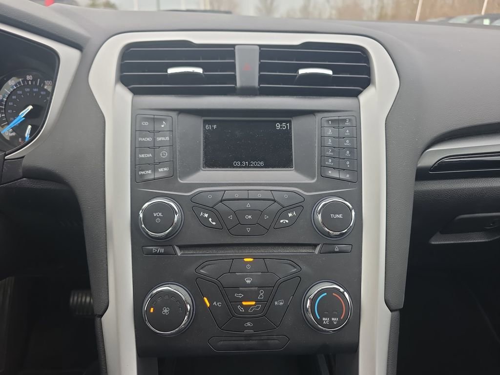 Used 2015 Ford Fusion SE w/ Equipment Group 201A FWD image 31