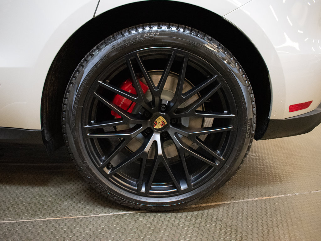 New 2026 Porsche Macan GTS AWD/4WD image 14