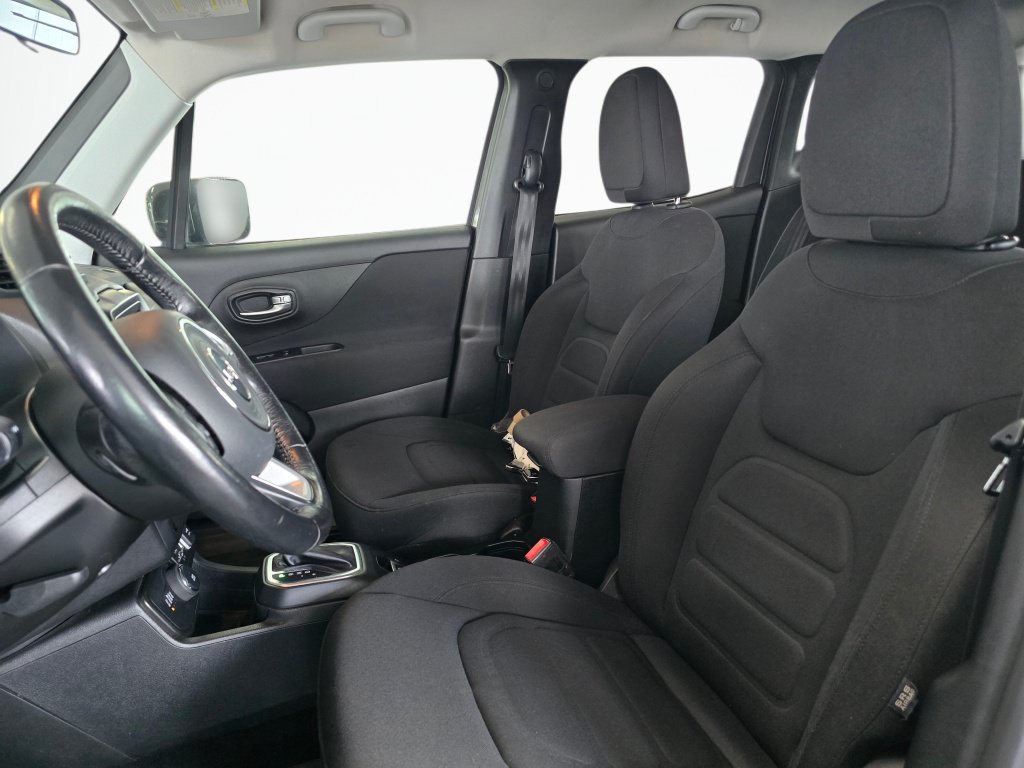 Used 2019 Jeep Renegade Latitude w/ Cold Weather Group AWD/4WD image 19
