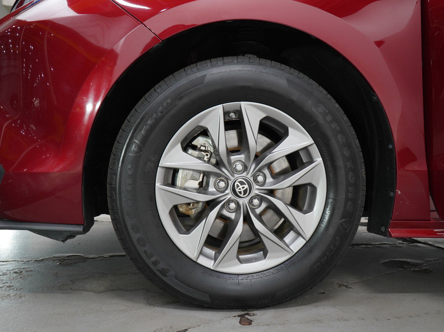 Used 2024 Toyota Sienna LE image 30