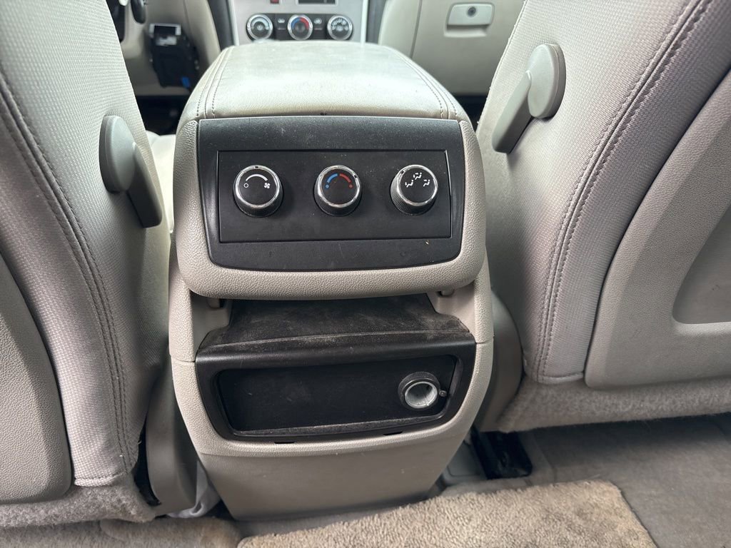 Used 2010 GMC Acadia SLE image 23